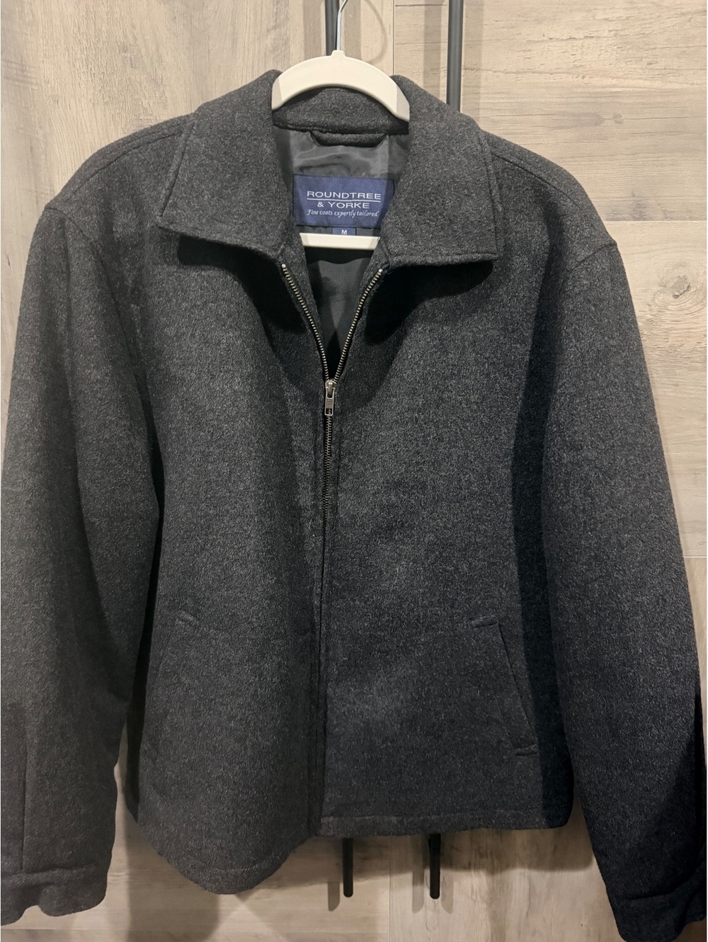 Roundtree & Yorke Men's Dark Gray 100% Wool Zip-Up Jacket, Size M.